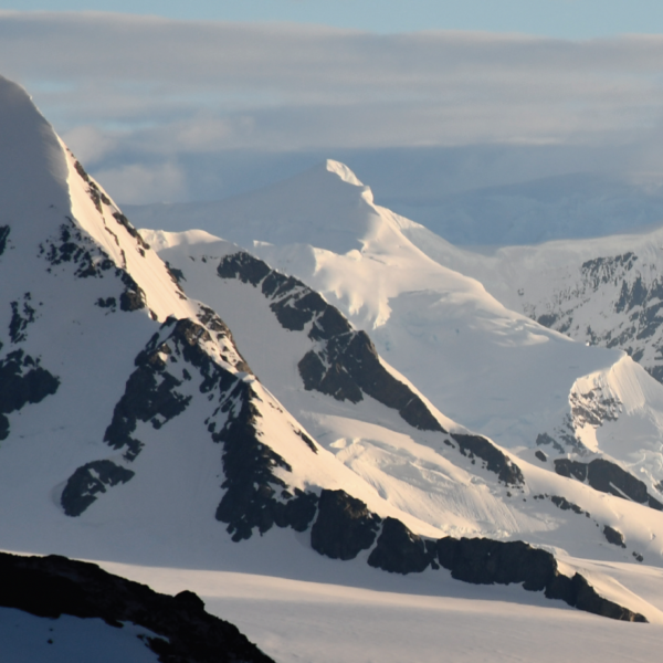 Ártico & Antártica. Chile y Canadá: Desafíos de cooperación Internacional y Ciencia